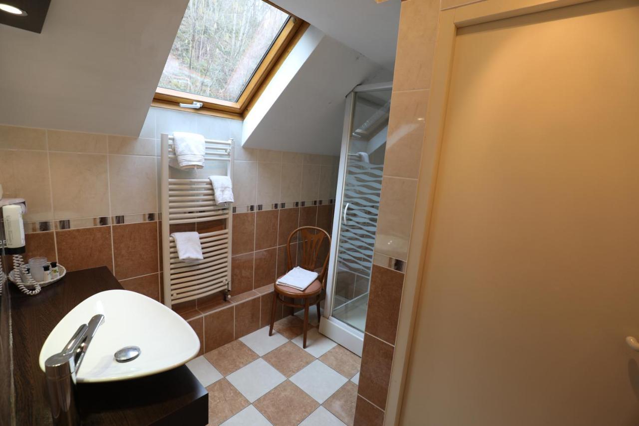 Hotel Logis Le Bourguignon Bèze Esterno foto