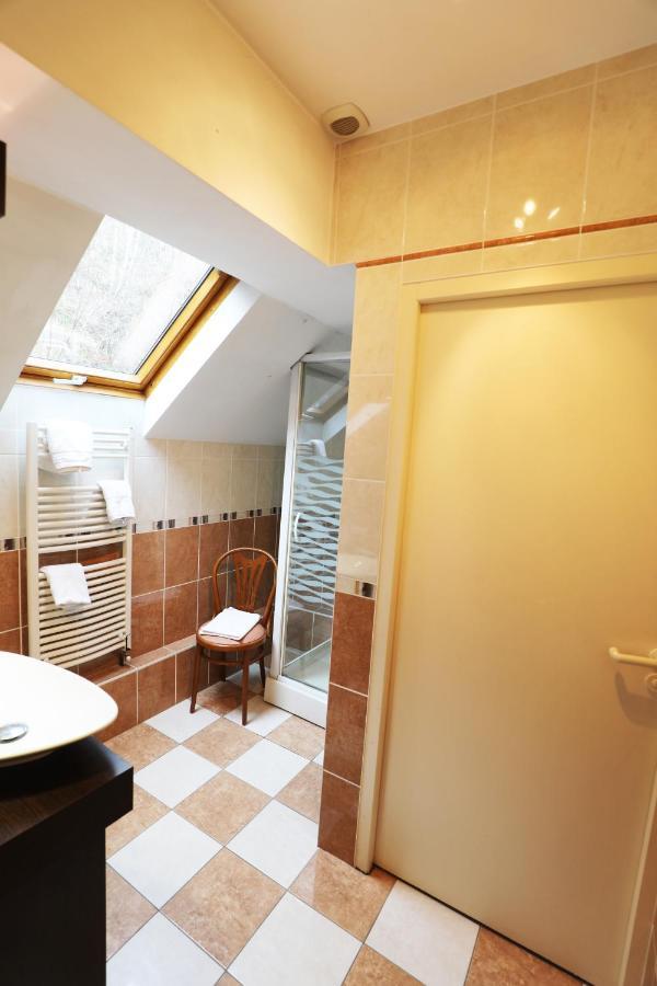 Hotel Logis Le Bourguignon Bèze Esterno foto
