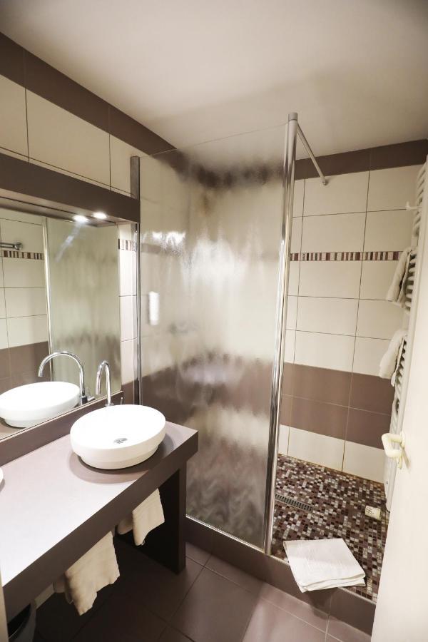 Hotel Logis Le Bourguignon Bèze Esterno foto