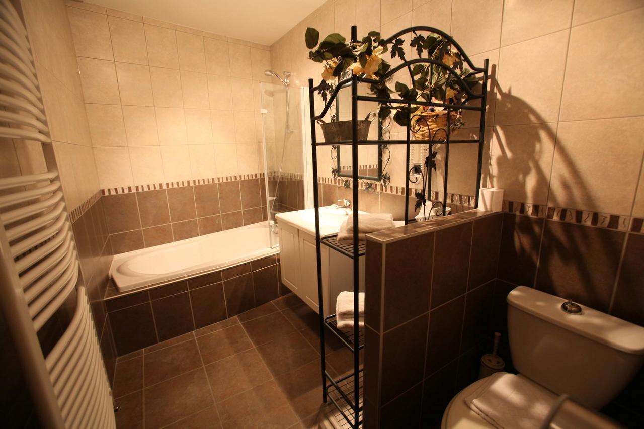 Hotel Logis Le Bourguignon Bèze Esterno foto